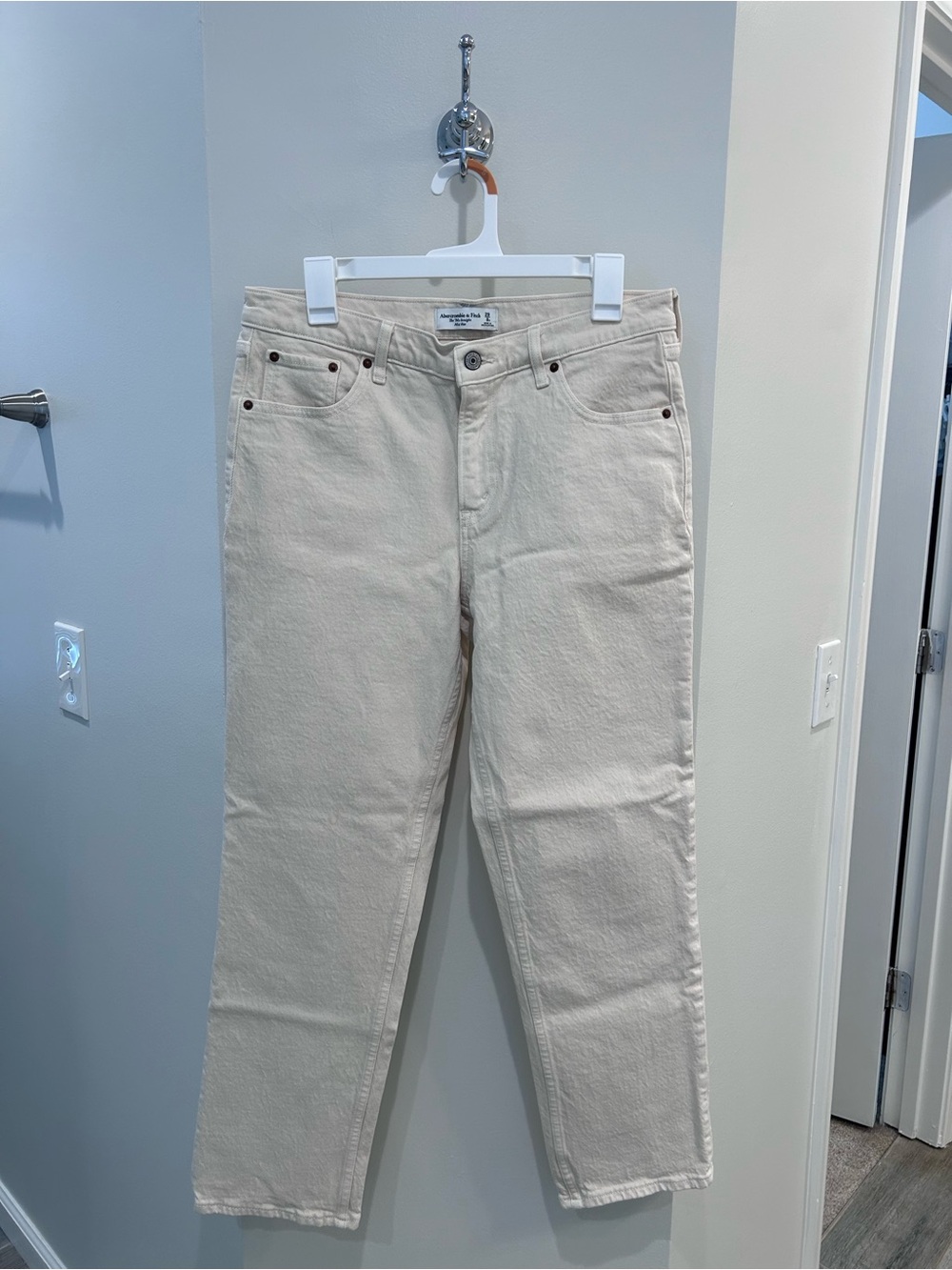 Abercrombie & Fitch 90’s Straight Jean Mid Rise Cream